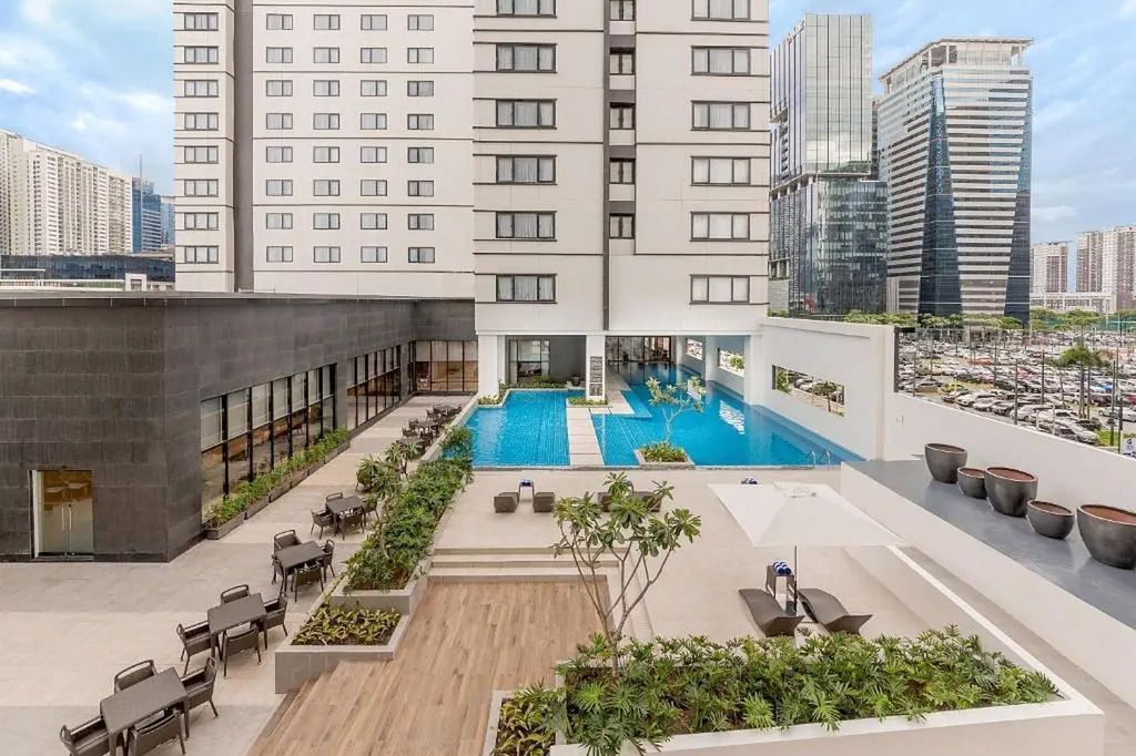 obiekt, teren hotelu, basen