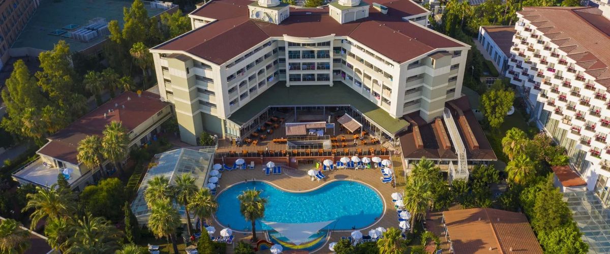 obiekt, teren hotelu, basen