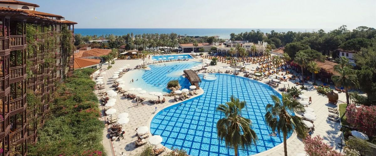 obiekt, teren hotelu, basen