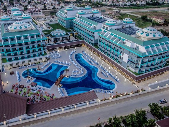 obiekt, teren hotelu, basen