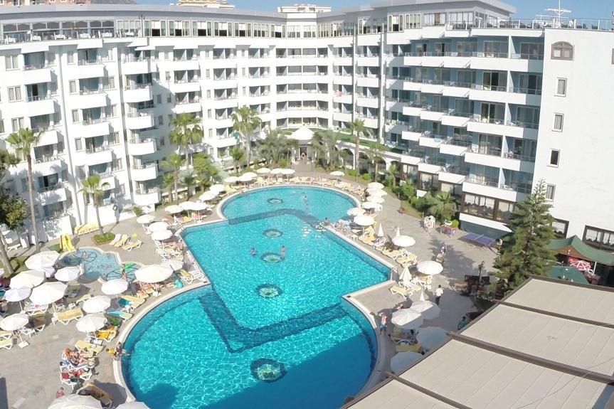 basen, teren hotelu, budynek główny, obiekt