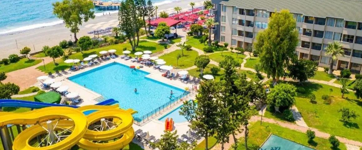 zjeżdżalnia, basen, teren hotelu