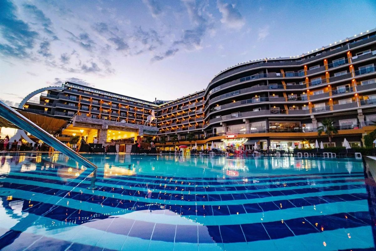 obiekt, budynek główny, basen