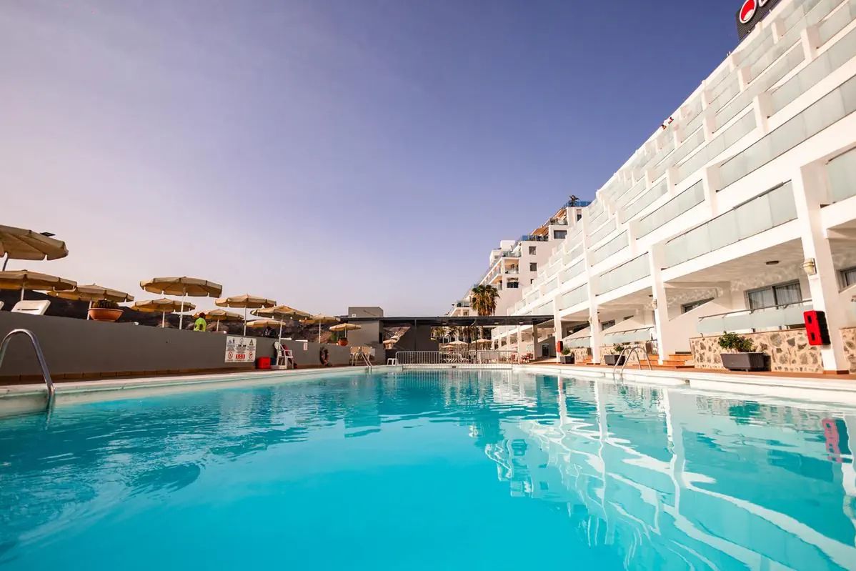 obiekt, teren hotelu, basen