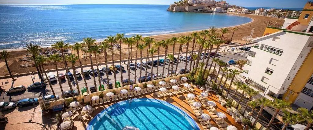 teren hotelu, basen, plaża