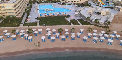 teren hotelu, basen, plaża