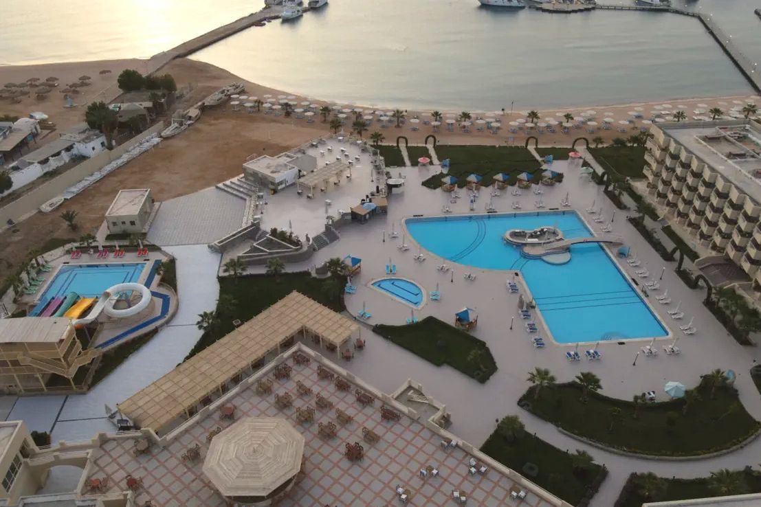 teren hotelu, basen, plaża