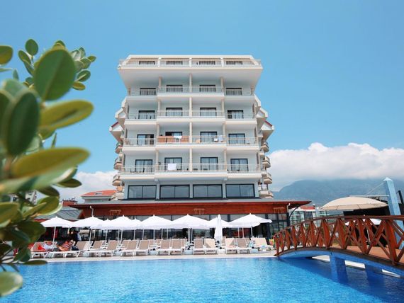 obiekt, budynek główny, teren hotelu, basen