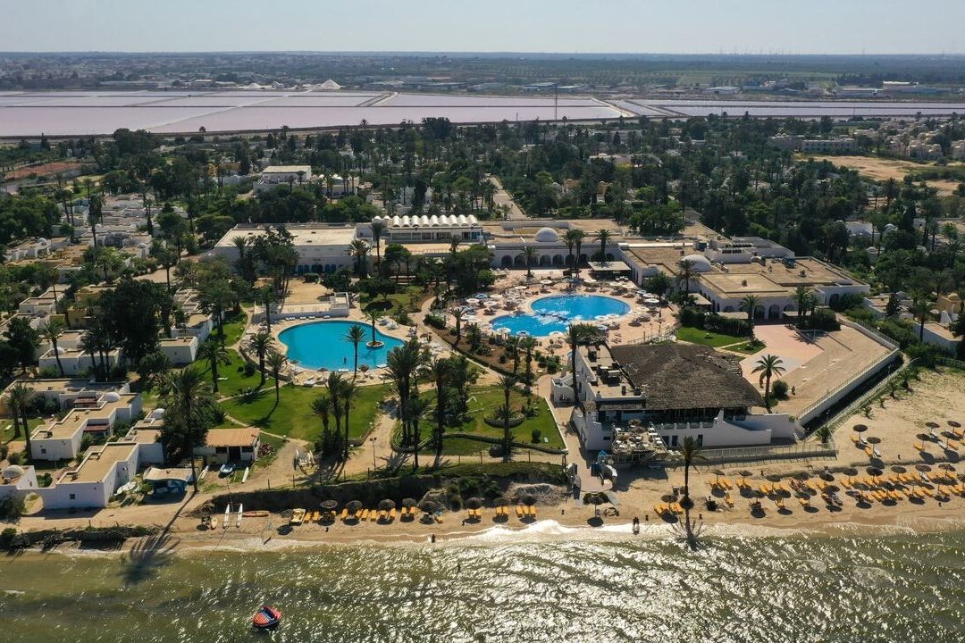 teren hotelu, basen, plaża