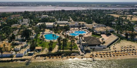 teren hotelu, basen, plaża