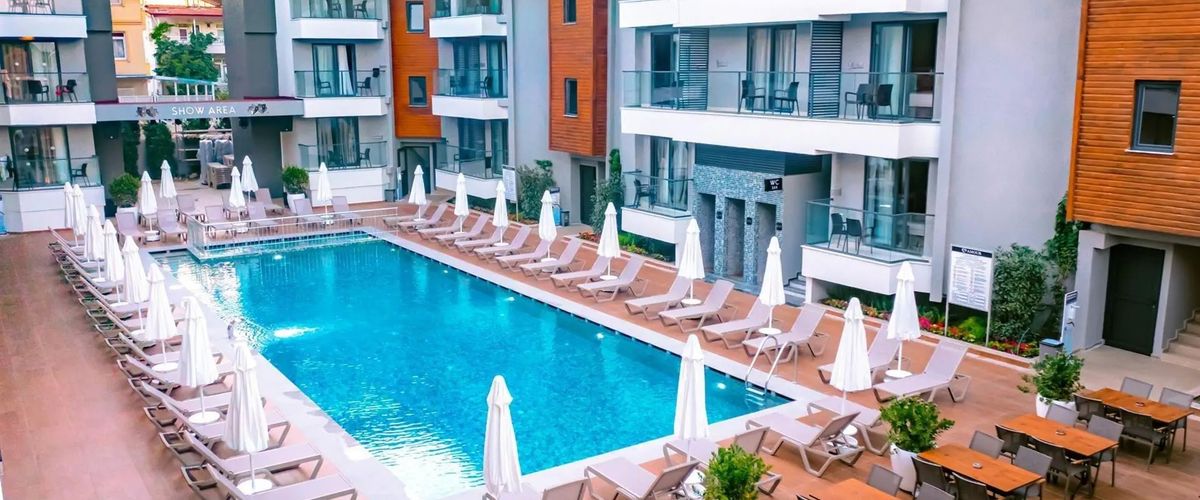 obiekt, teren hotelu, basen