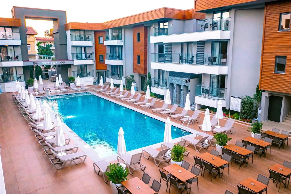 obiekt, teren hotelu, basen