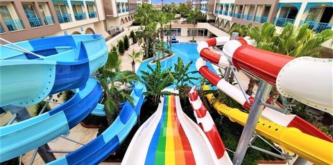 teren hotelu, basen, zjeżdżalnia