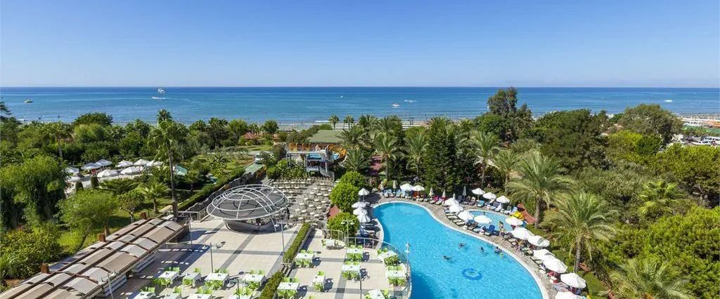 teren hotelu, basen, plaża