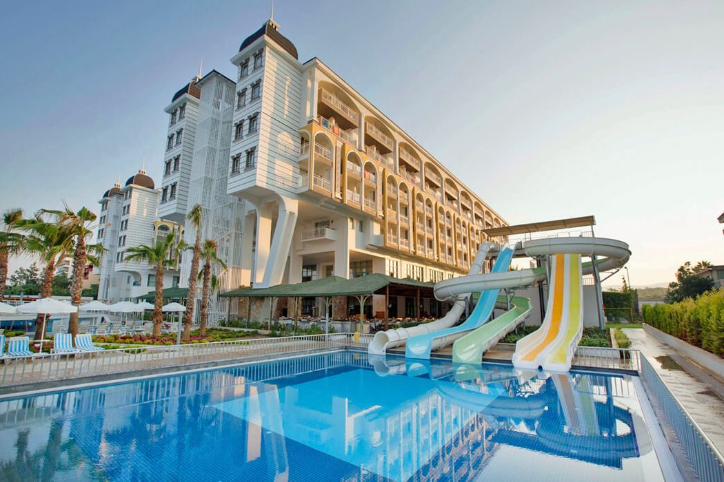 teren hotelu, basen, aquapark, zjeżdżalnia