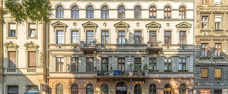 obiekt, budynek główny, teren hotelu