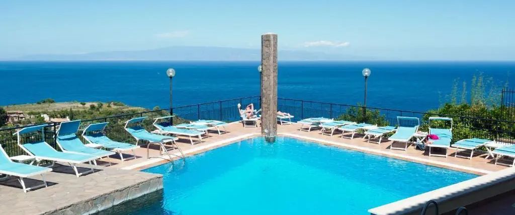 teren hotelu, basen