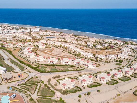 teren hotelu, basen, plaża
