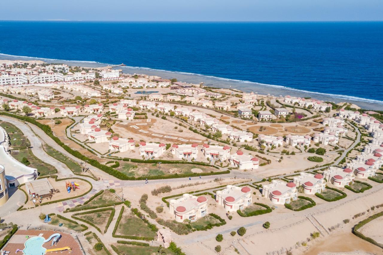 teren hotelu, basen, plaża