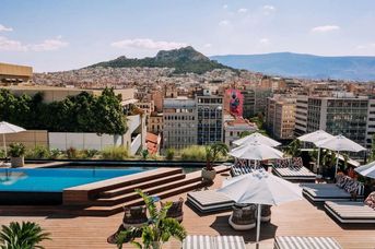 Skylark, Aluma Hotel & Resort