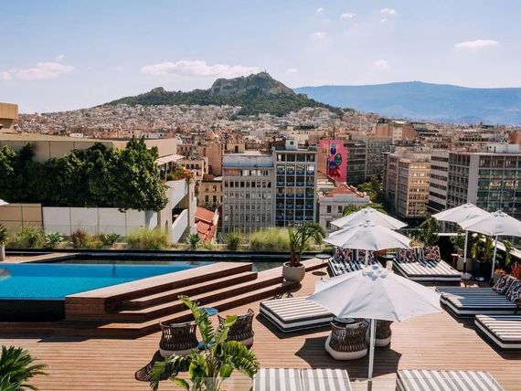 Skylark, Aluma Hotel & Resort