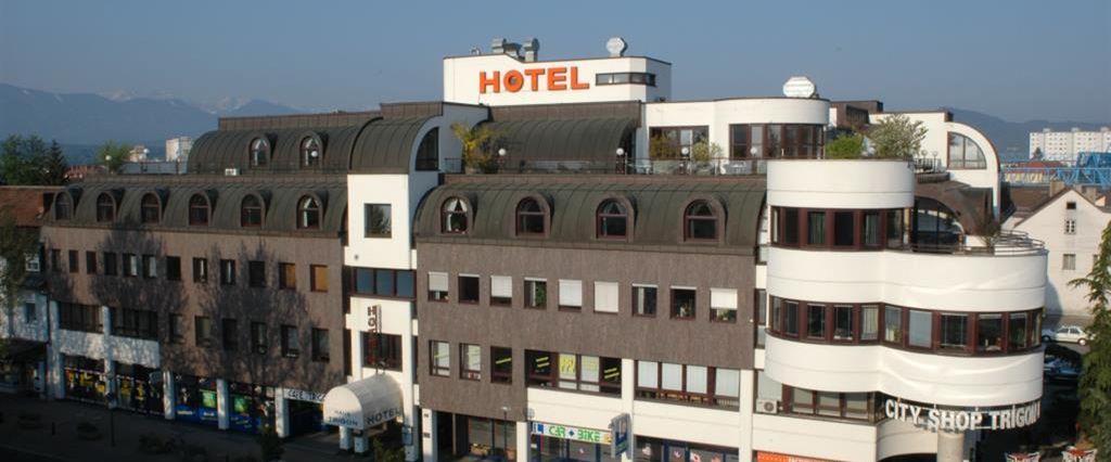 obiekt, budynek główny