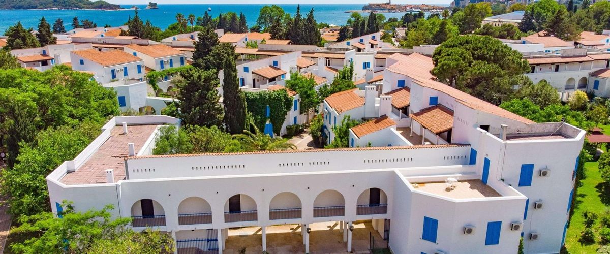 obiekt, teren hotelu