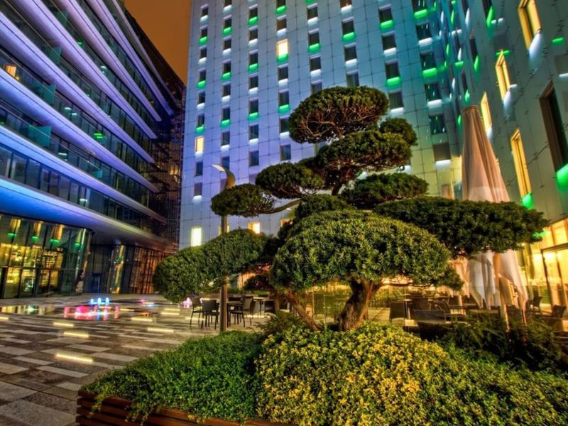 Kempinski River Park