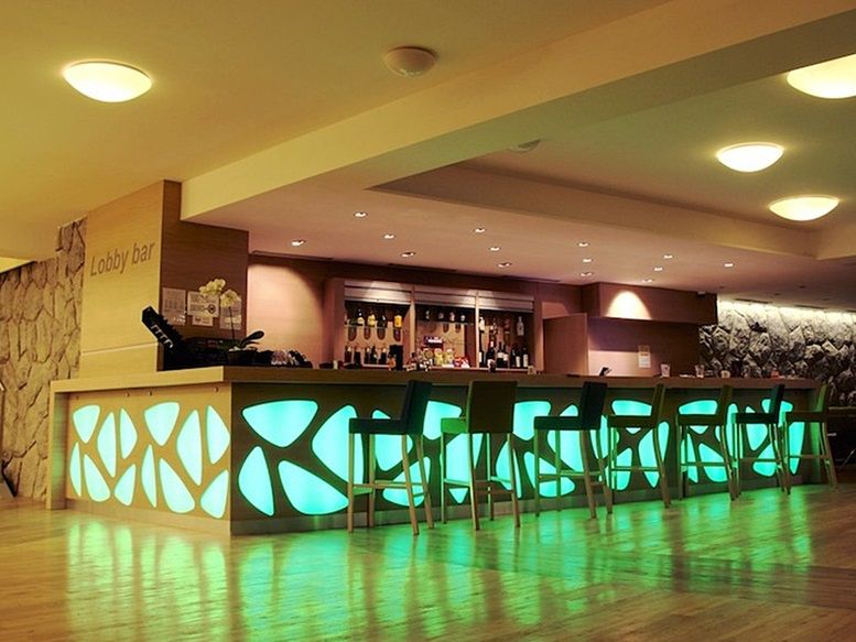 lobby bar