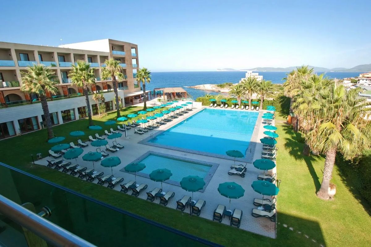 teren hotelu, basen, brodzik