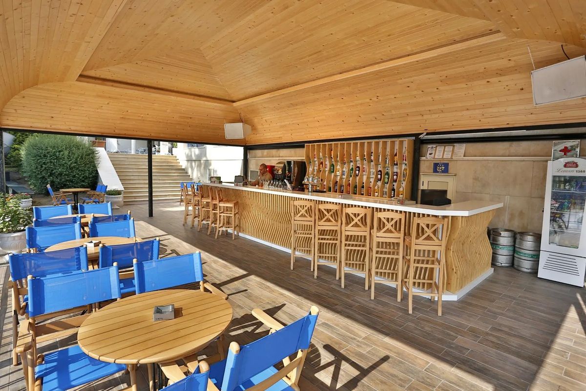 pool bar