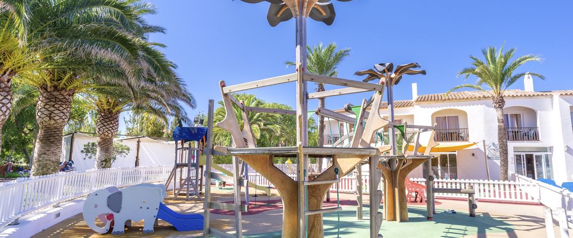 teren hotelu, dla dzieci, plac zabaw