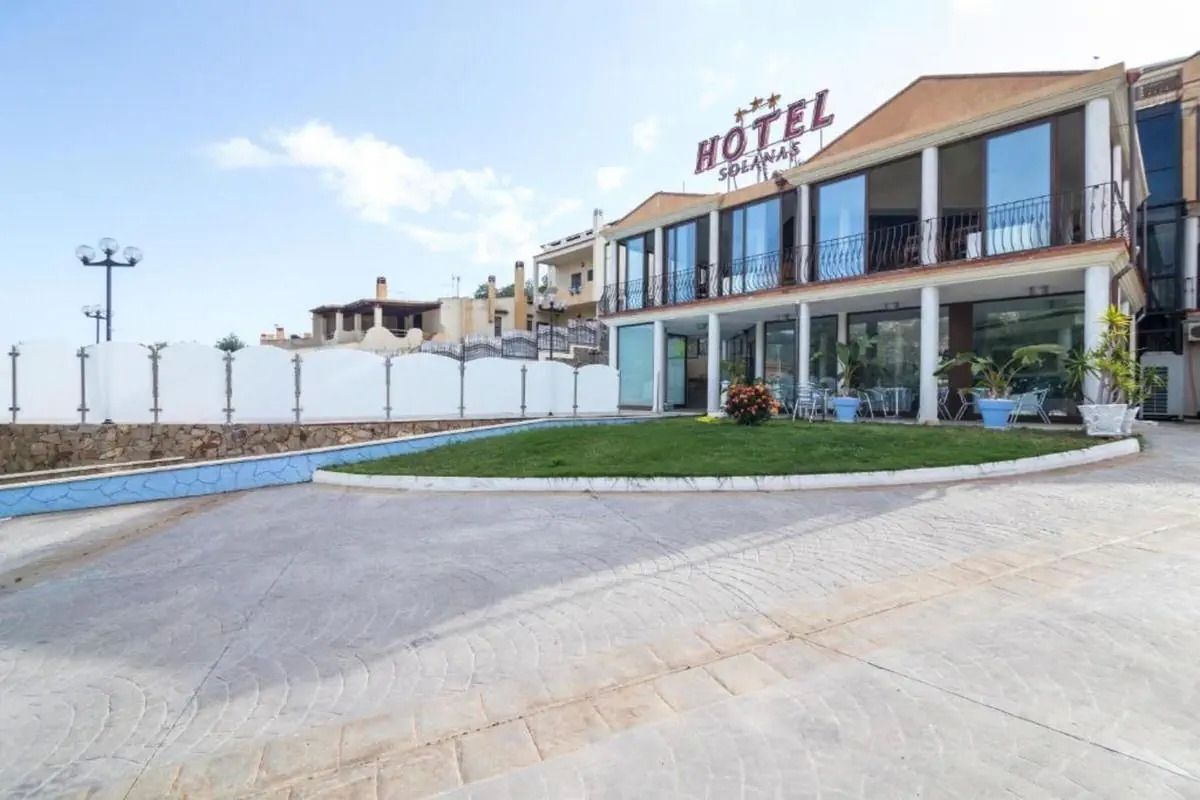 teren hotelu, budynek główny, obiekt