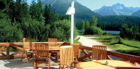 teren hotelu, kawiarnia, góry