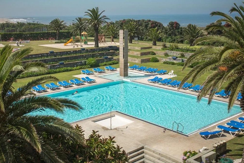 plac zabaw, teren hotelu, basen