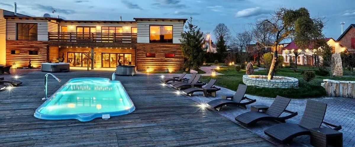 obiekt, teren hotelu, basen