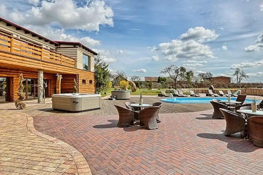 obiekt, teren hotelu, basen