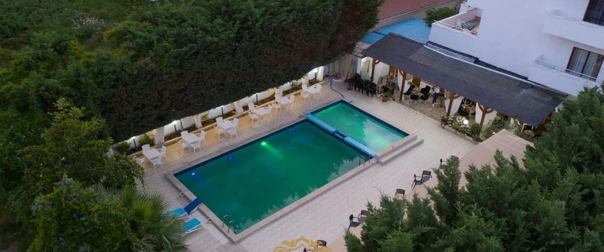 obiekt, teren hotelu, basen