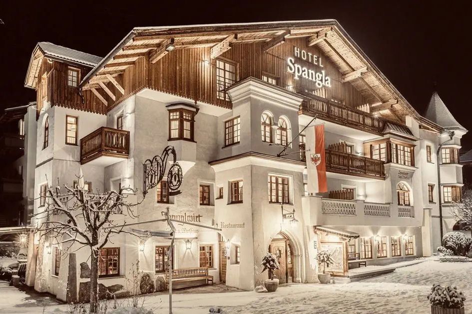 budynek główny, obiekt