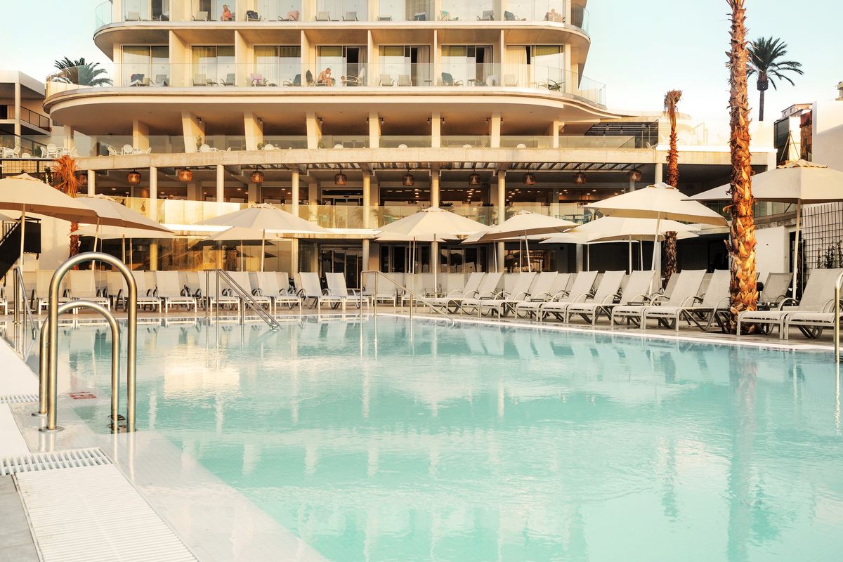 basen, budynek główny