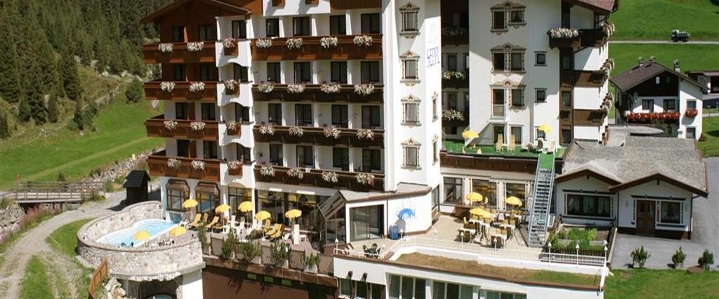 obiekt, budynek główny, teren hotelu