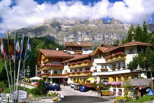 teren hotelu, góry, obiekt