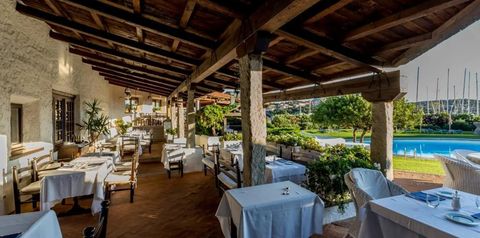 teren hotelu, basen, restauracja