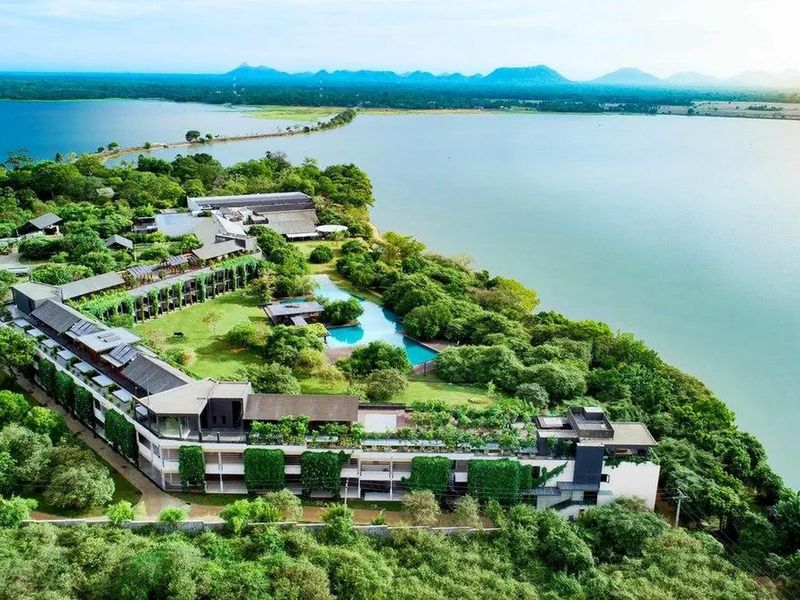 DoubleTree by Hilton Rajawarna Resort