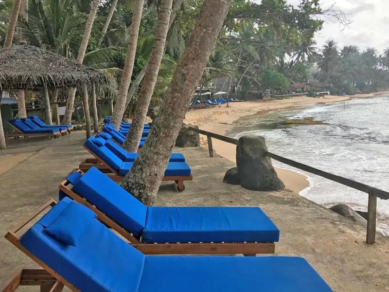 Sri Gemunu Beach Resort