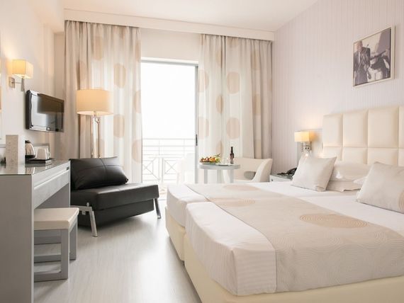 St. George Beach Hotel & Spa Resort - zdjęcie 3