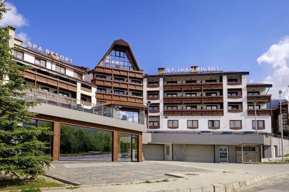 obiekt, budynek główny, teren hotelu