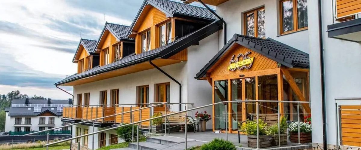 obiekt, budynek główny, teren hotelu