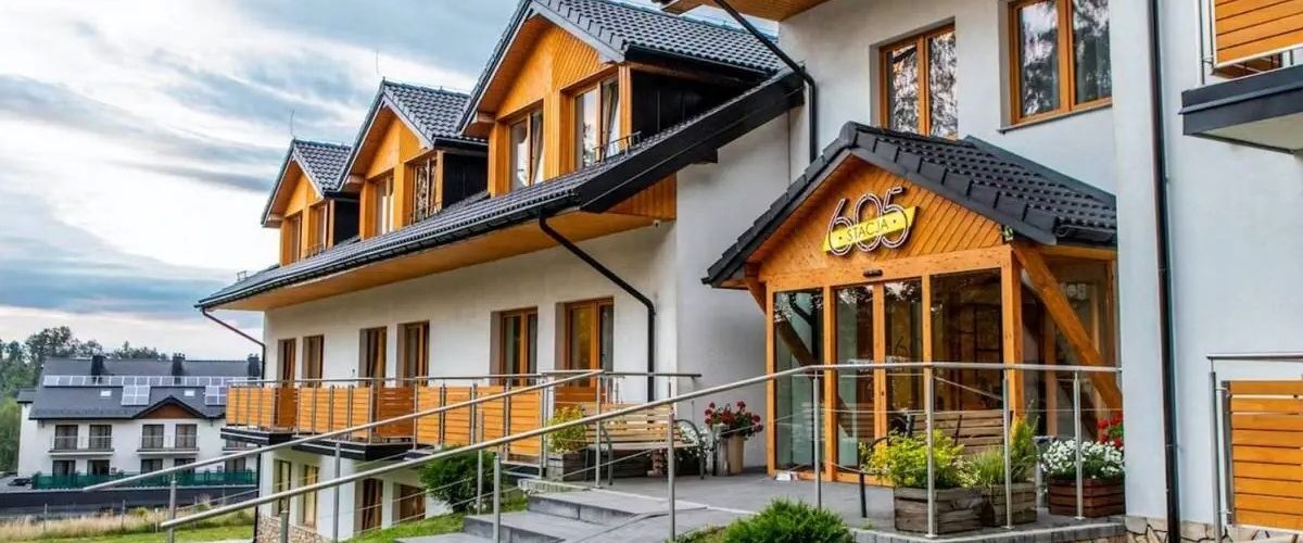 teren hotelu, budynek główny, obiekt