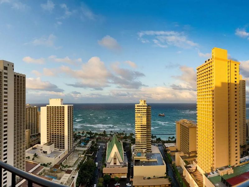 Hilton Waikiki Beach (ex. Hilton Waikiki Prince Kuhio)